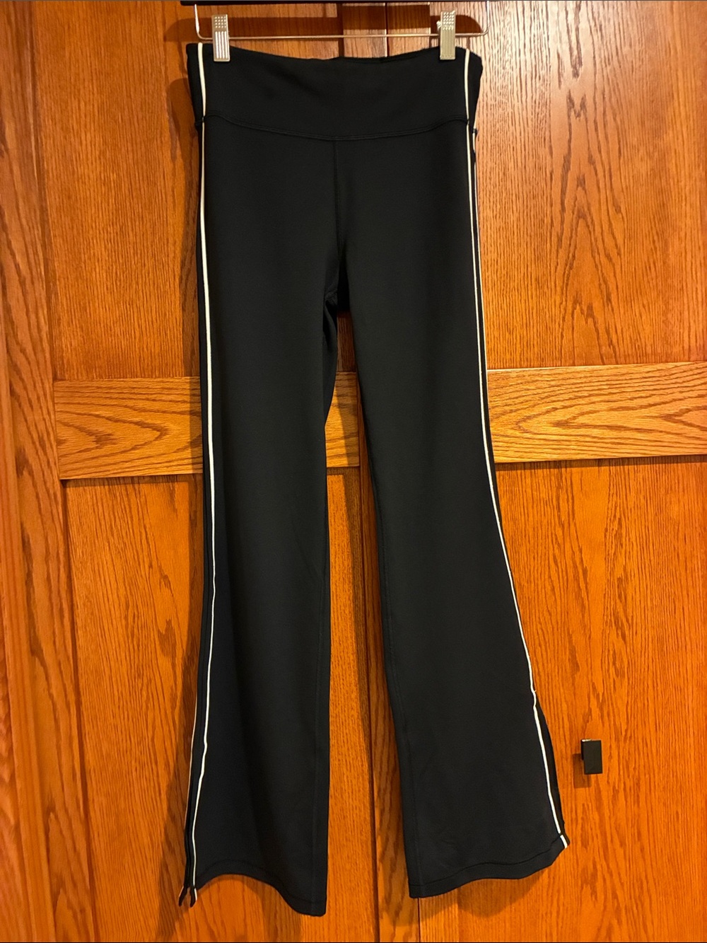 NWT, Athleta High Rise Chit-Chat Split-Flare, Girls 16 or Women’s S
Measurements